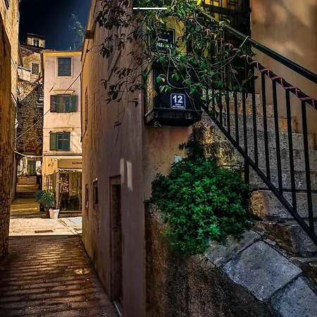 Center - Sleeps 4 Szybenik