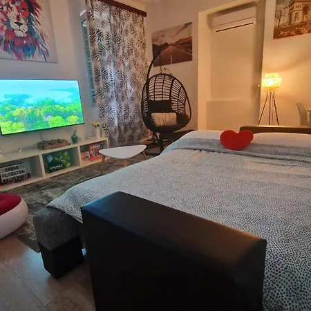 Center - Sleeps 4 Apartament *