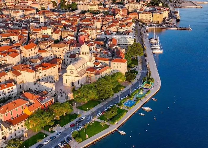 Center - Sleeps 4 Apartman